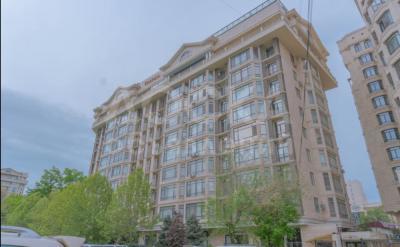 Продаю 5-комнатную квартиру, 600кв. м., этаж - 10/10, бульвар Эркиндик- ул. Боконбаева.