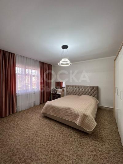 Продаю таунхаус 4-ком. 165кв. м., этаж-2, 2-сот., стена кирпич, ТРЦ  Ала Арча.