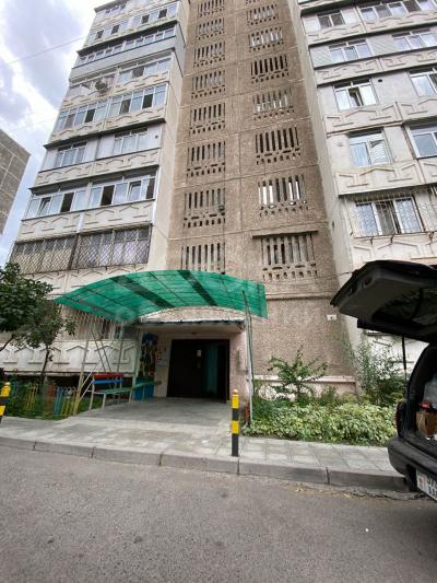 Продаю 2-комнатную квартиру, 52кв. м., этаж - 8/9, мкр Асанбай д.15.