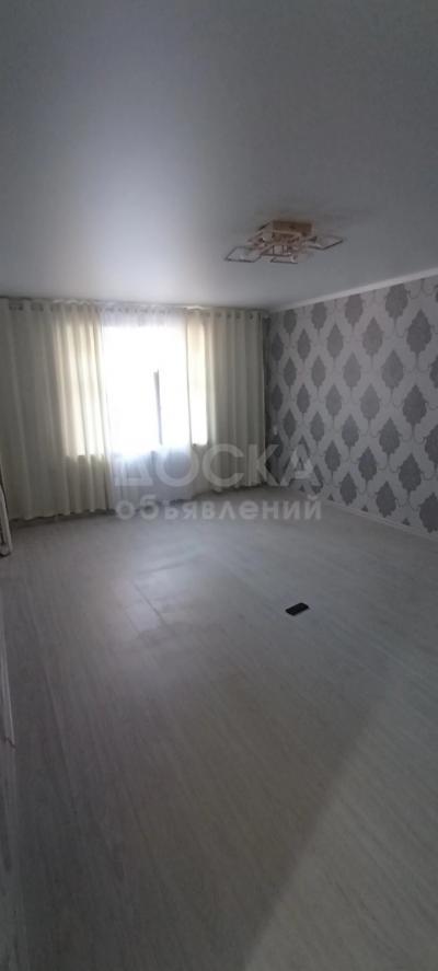 Продаю 2-комнатную квартиру, 49кв. м., этаж - 1/5, Пишпек.