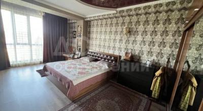 Продаю 3-комнатную квартиру, 148кв. м., этаж - 6/12, 5 мкр.