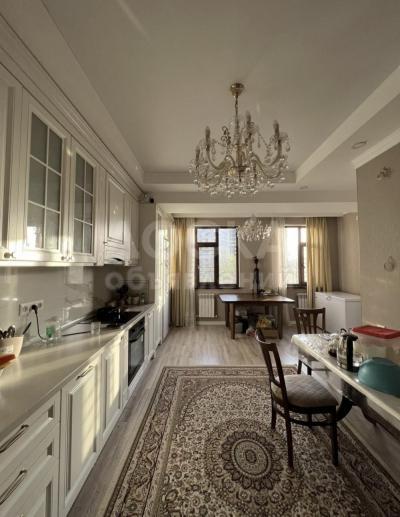 Продаю 3-комнатную квартиру, 101кв. м., этаж - 5/12, Ак Кеме.