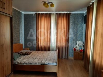 Продаю дом 7-ком. 200кв. м., этаж-2, 5.2-сот., стена кирпич, Лебединовка. Биримдик Кут .