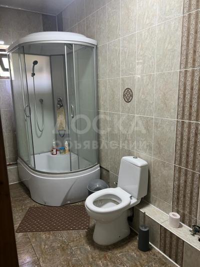 Продаю дом 5-ком. 272кв. м., этаж-2, 4.5-сот., стена кирпич, Юнусалиева/Медерова.