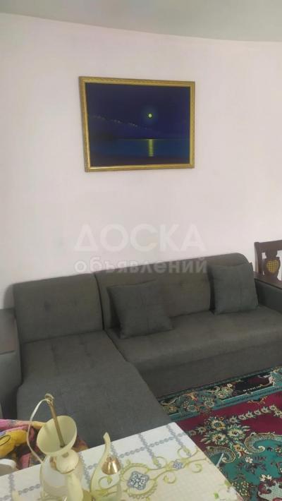 Продаётся диван раскладной в новом состоянии почти не использовался купили месяц назад и продаём в связи с переездом длинна 1,80