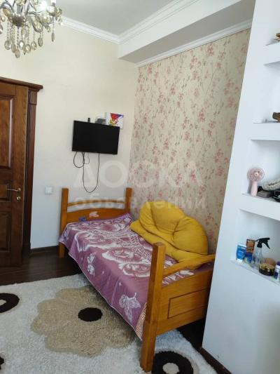 Продаю 4-комнатную квартиру, 125кв. м., этаж - 2/8, 7 микр.