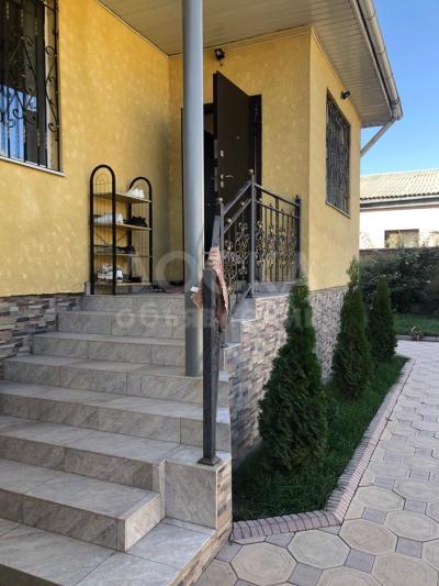 Продаю дом 6-ком. 200кв. м., этаж-2, 4-сот., стена кирпич, Жилмассив КокЖар.