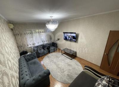 Продаю 2-комнатную квартиру, 60кв. м., этаж - 1/5, Аламедин-1.