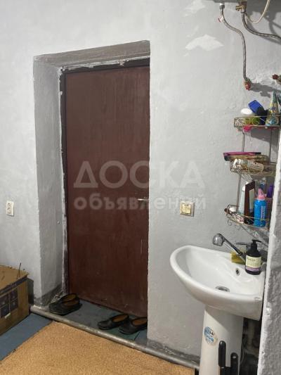 Продаю дом 4-ком. 100кв. м., этаж-1, 5-сот., стена кирпич, Чынгыз Айтматова 31.