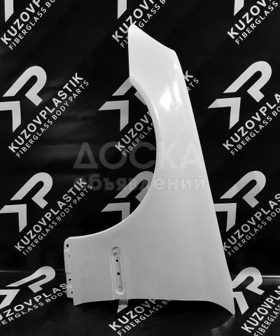 Крыло на Мерседес C W203 из стеклопластика.