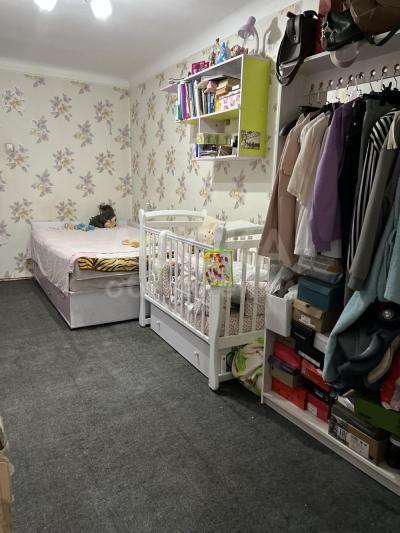 Продаю 2-комнатную квартиру, 46кв. м., этаж - 3/5, Токтогула 247, между Молодой Гвардией и Бейшеналиева.