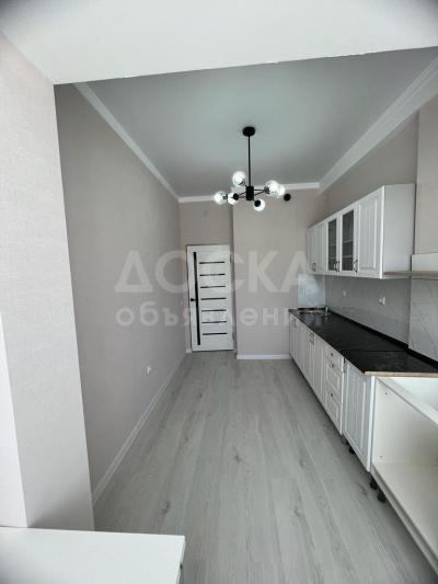 Продаю 1-комнатную квартиру, 40кв. м., этаж - 1/11, Асанбай.