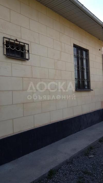 Продаю дом 4-ком. 115кв. м., этаж-1, 5-сот., стена кирпич, ж/м Ак Ордо.