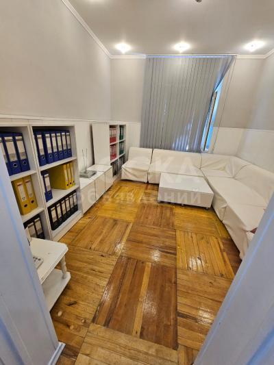 Продаю 2-комнатную квартиру, 51кв. м., этаж - 1/3, пр.Чуй/ул.Шопокова, за Цумом.