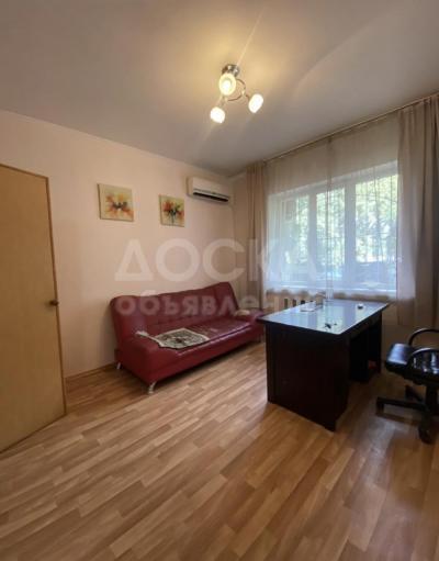 Продаю 2-комнатную квартиру, 50кв. м., этаж - 1/5, Восток-5.