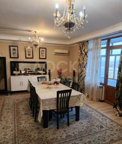 Продаю 4-комнатную квартиру, 147кв. м., этаж - 9/10, БГУ.