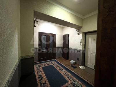 Продаю 3-комнатную квартиру, 155кв. м., этаж - 3/9, Цум.