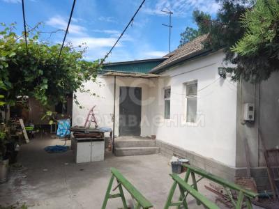 Продаю дом 5-ком. 74кв. м., этаж-1, 6-сот., стена кирпич, с.Маевка.