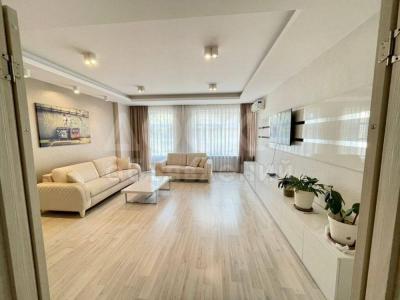 Продаю 4-комнатную квартиру, 122кв. м., этаж - 3/9, Турусбекова/Боконбаева.