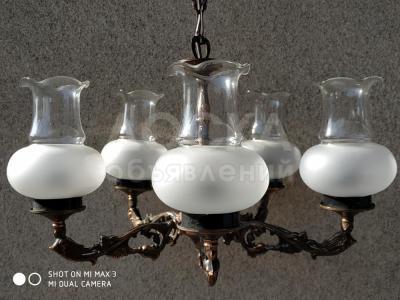 Продаю люстры и светильники