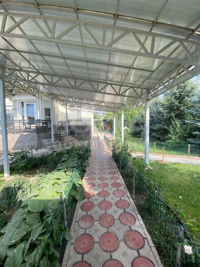 Продаю дом 6-ком. 258кв. м., этаж-2, 12-сот., стена кирпич, с Кок Жар / ул  Достук.