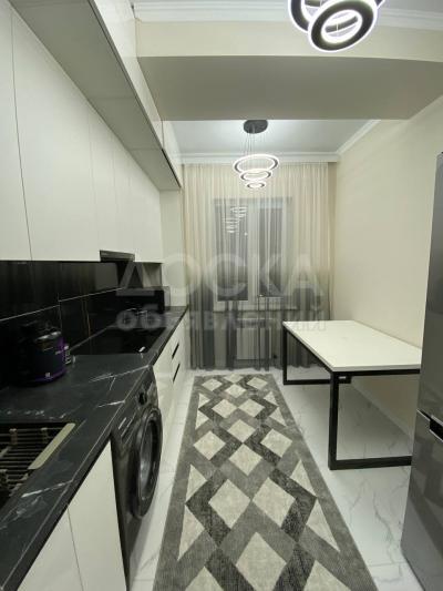 Продаю 2-комнатную квартиру, 76кв. м., этаж - 11/13, 7 мкр.