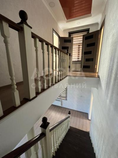 Продаю дом 5-ком. 180кв. м., этаж-2, 3-сот., стена кирпич, АУЦА.