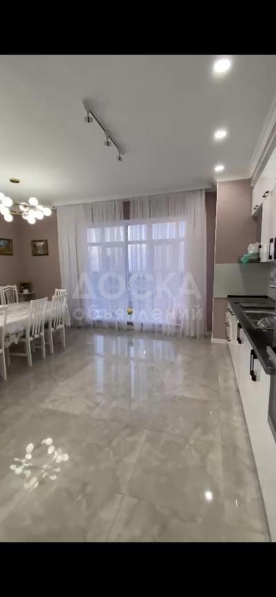 Продаю 4-комнатную квартиру, 167кв. м., этаж - 3/4, ж/м Кок Жар.