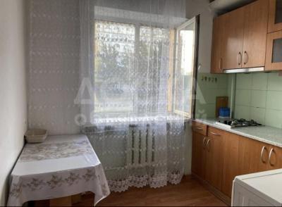 Продаю 1-комнатную квартиру, 34кв. м., этаж - 2/5, Золотой квадрат .