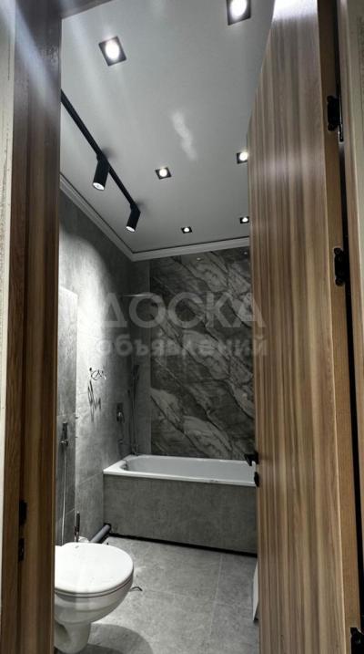 Продаю 1-комнатную квартиру, 40кв. м., этаж - 9/10, магистраль/жукеева пудовкина.