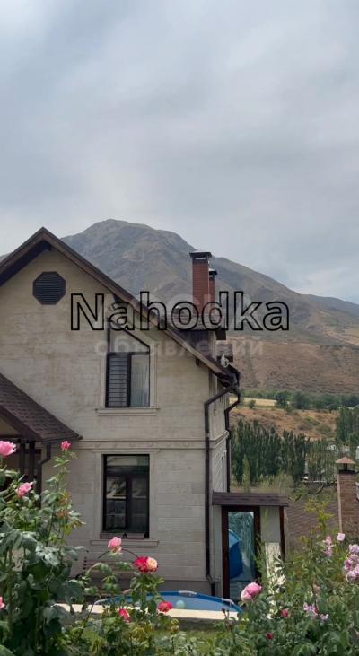 Продаю дом 8-ком. 400кв. м., этаж-3, 6-сот., стена кирпич, с. Кой-Таш.