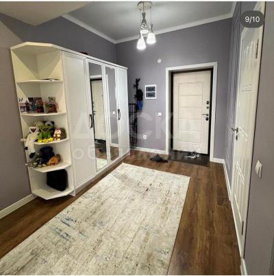 Продаю 2-комнатную квартиру, 52кв. м., этаж - 2/12, 7 мкр .