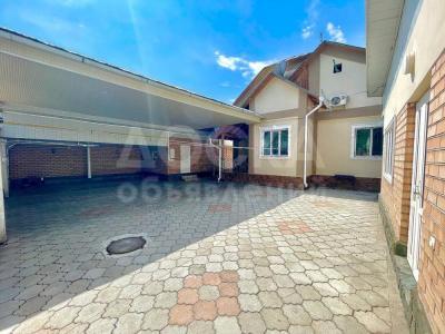 Продаю коттедж 5-ком. 210кв. м., этаж-2, 8-сот., стена кирпич, Киргизия 1.