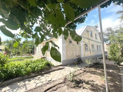 Продаю дом 6-ком. 120кв. м., этаж-1, 9-сот., стена кирпич, Баялинова/Тоголок Молдо.