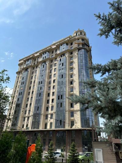 Продаю 2-комнатную квартиру, 82кв. м., этаж - 3/15, 7 мкр .