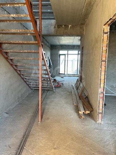 Продаю таунхаус 4-ком. 200кв. м., этаж-3, 3-сот., стена кирпич, кок жар .