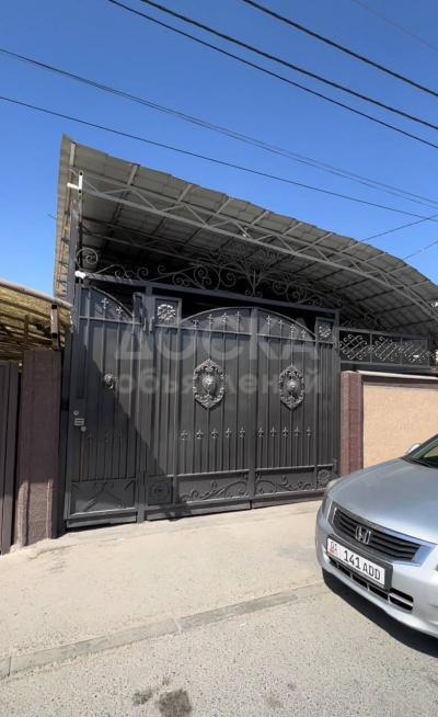 Продаю дом 7-ком. 250кв. м., этаж-2, 9-сот., стена кирпич, Шуштубе 47.