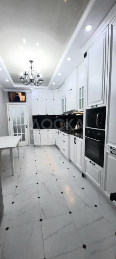 Продаю 4-комнатную квартиру, 103.7кв. м., этаж - 2/12, ак-кеме.