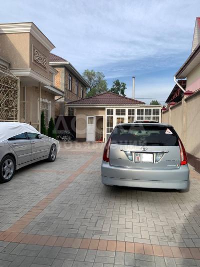 Продаю дом 4-ком. 133кв. м., этаж-1, 3.7-сот., стена кирпич, район Церкви.