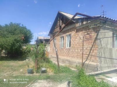 Продаю дом 4-ком. 60.69кв. м., этаж-1, 10-сот., стена кирпич, Село Ленинское .