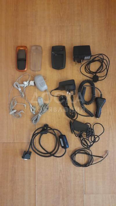 Разные зарядки, наушники, провода. Розетки для стационарных телефонов.
