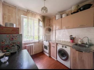 Продаю 2-комнатную квартиру, 44кв. м., этаж - 2/4, 9 мкр.