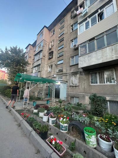 Продаю 3-комнатную квартиру, 58кв. м., этаж - 5/5, Кок Жар мкр.