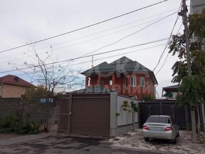 Продаю дом 10-ком. 310кв. м., этаж-3, 7.2-сот., стена кирпич, Логвиненко .