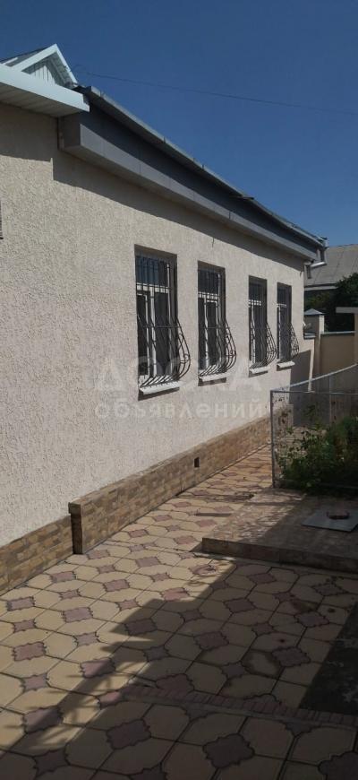 Продаю дом 5-ком. 107кв. м., этаж-1, 10-сот., стена кирпич, с.Новопокровка ул. Кирова/Чеченова.