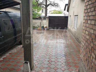 Продаю дом 4-ком. 250кв. м., этаж-3, 5-сот., стена другое, ул. Горького/ Абая.