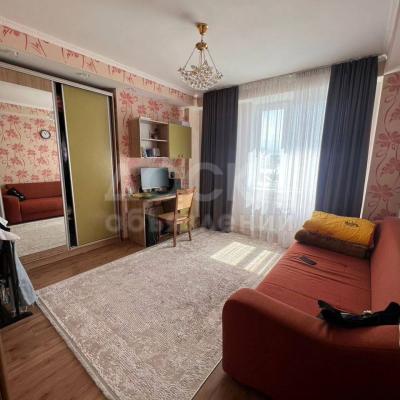 Продаю 2-комнатную квартиру, 76кв. м., этаж - 8/12, Медерова/Карла-Маркса;.