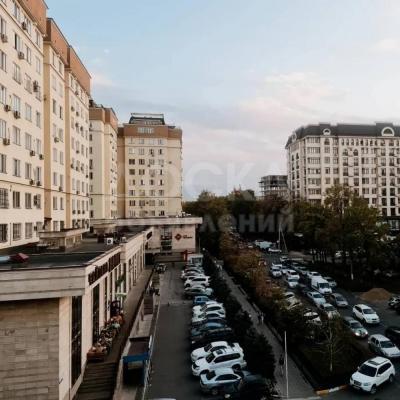 Продаю 2-комнатную квартиру, 42кв. м., этаж - 5/5, военторг.