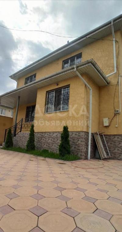 Продаю дом 6-ком. 200кв. м., этаж-2, 4-сот., стена кирпич, в ж/м Кок-Жар по ул. Жени Жок (выше Ахунбаева), с ремонтом - 255.000$.