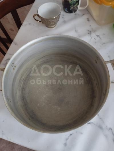 Кастрюля алюминиевая.